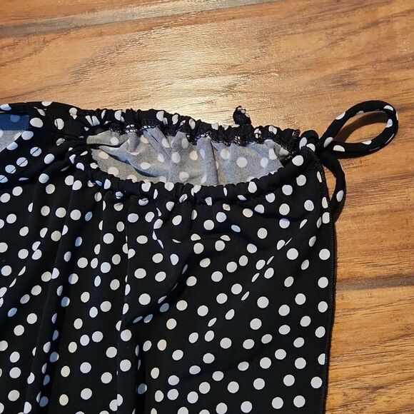 Speechless women's medium black white polka dot cold shoulders top - Picture 4 of 5